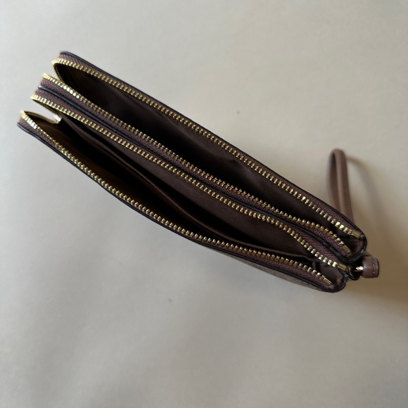 Coach wristlet large corner zip in signature logo print - Picture 3 of 3